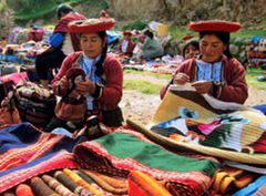 Indiennes Quechuas sur un march